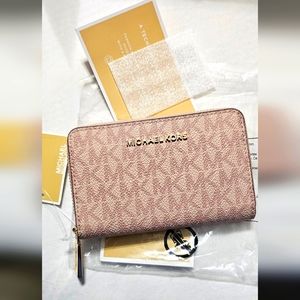 Micheal Kors small logo/leather wallet ballet Pink
